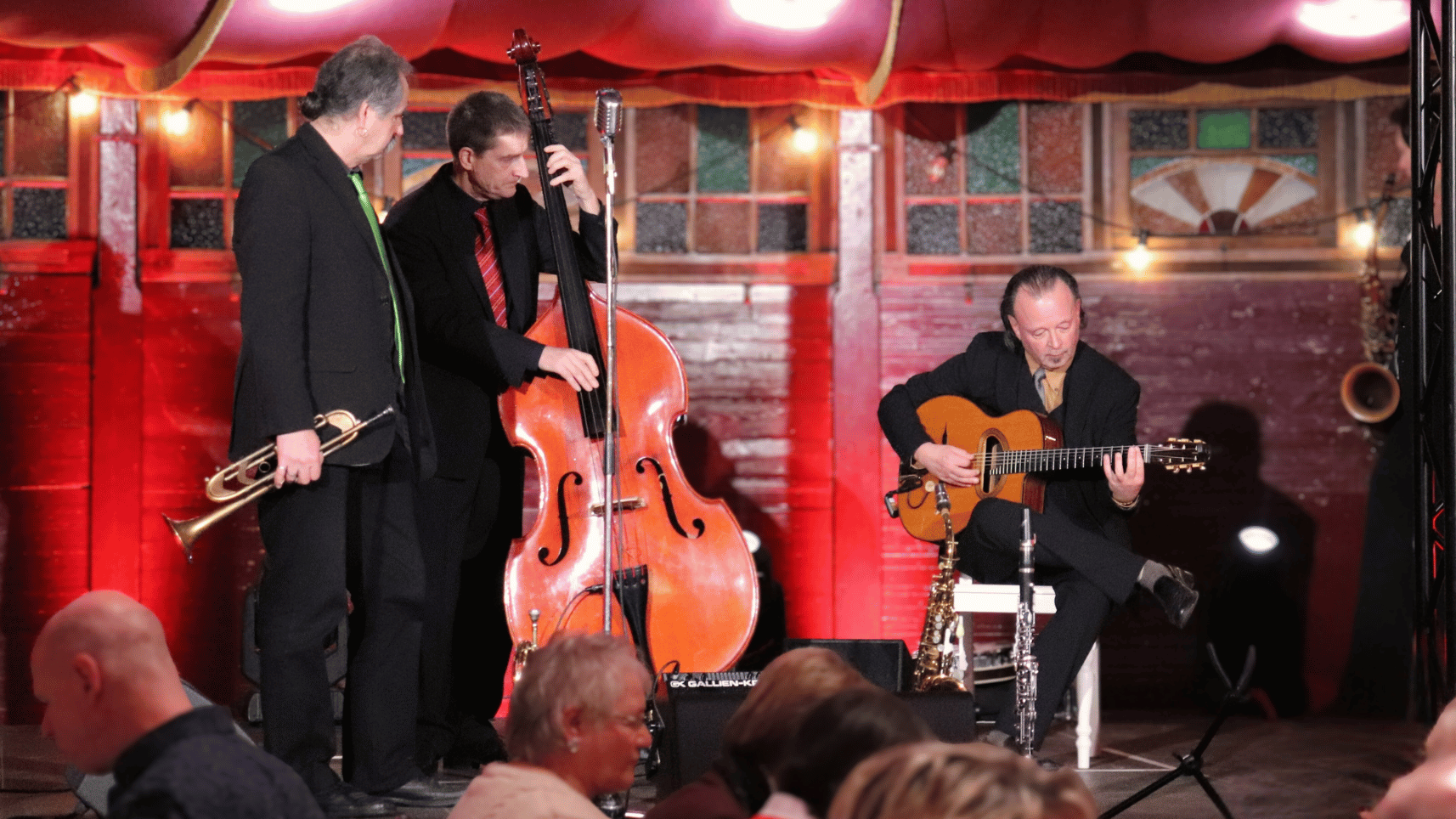 Double Fourtime Dixieband beim Auftritt im Spiegelzelt Altenberg